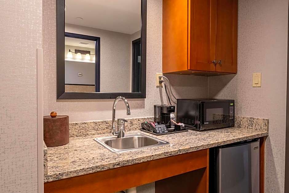 Drury Plaza Hotel Broadview Wichita