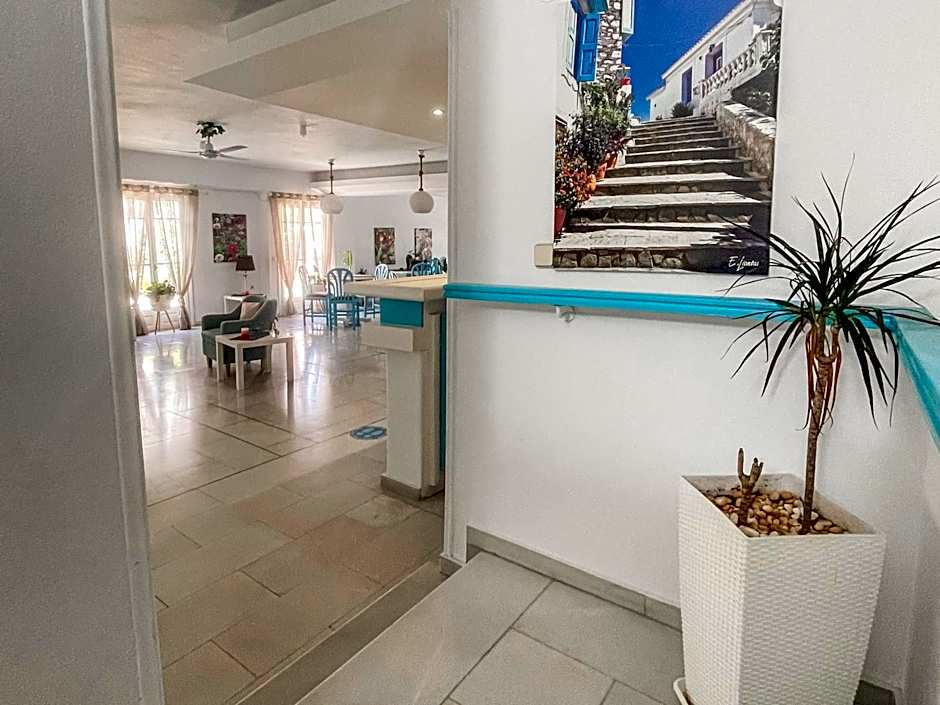 Stratos Hotel