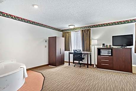 King Suite with Whirlpool - Non-Smoking