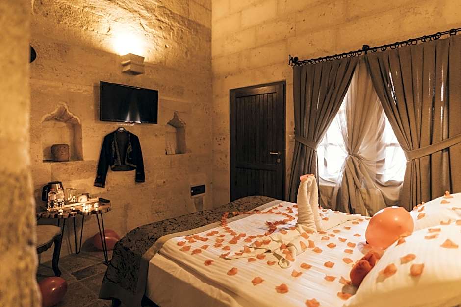 KAPALOS CAVE SUİTES