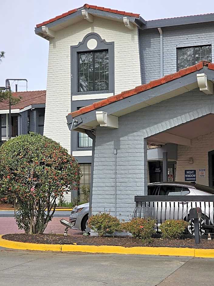 Knights Inn - Lithonia