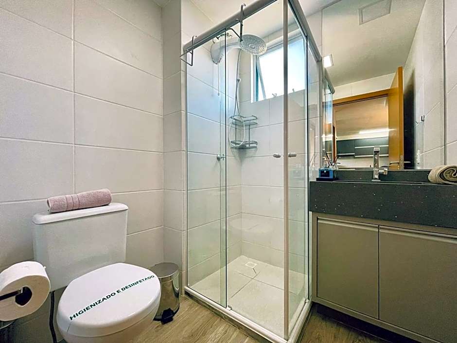 Apto 6º andar, 200m praia, 15min Beto Carrero, 2 quartos, sacada com churrasqueira