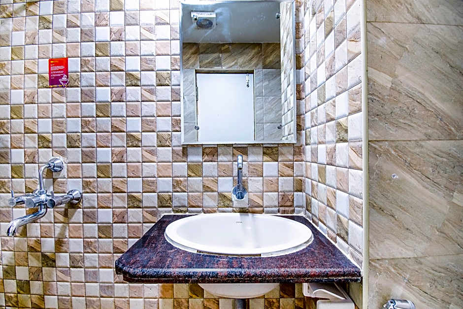 FabHotel Jansi Deluxe - Nr. Gandhipuram Bus stand