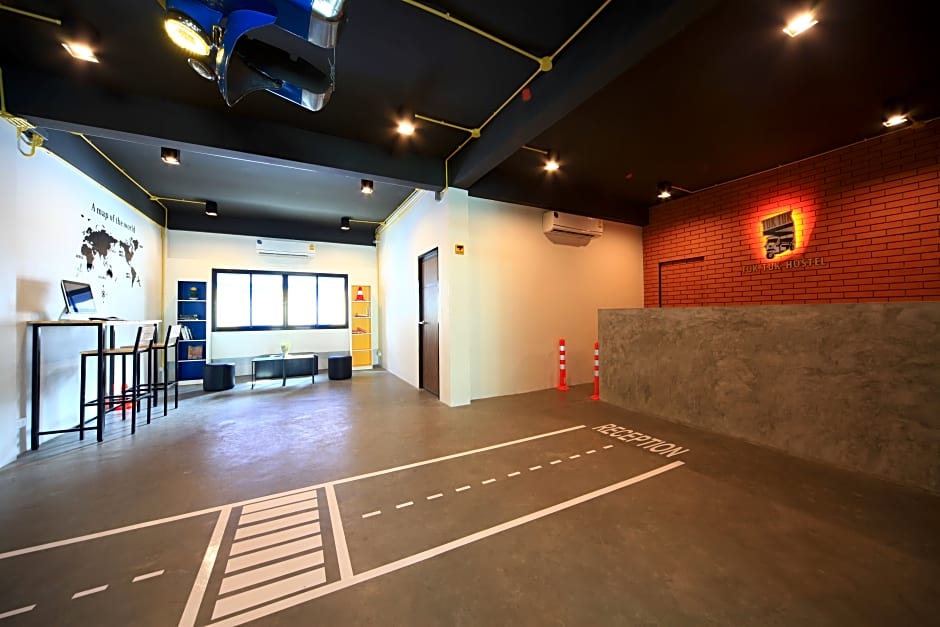 Tuk Tuk Hostel by ZUZU