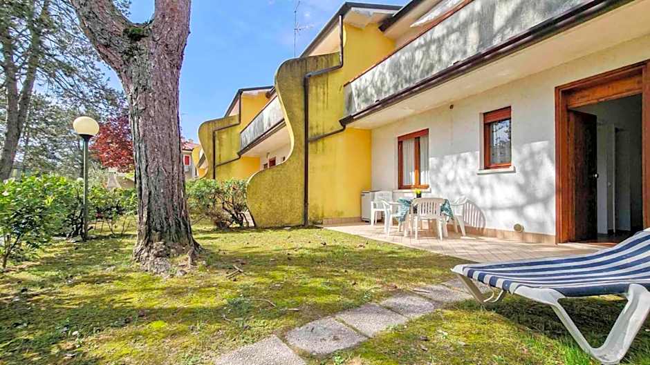 Apartment for 6 People With Shared Pool Close to the Sea - By Beahost Rentals