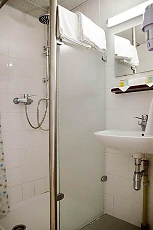 Quadruple Room with Shower