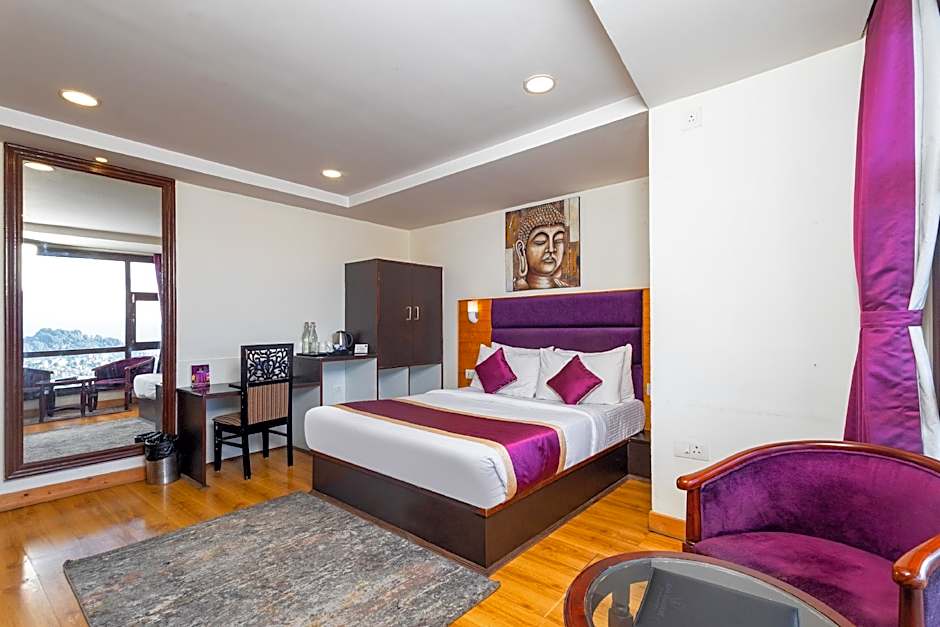 Sumitel Hotel 500 meters from Mall Road
