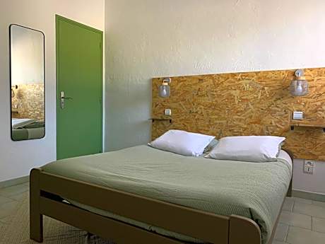 Deluxe Room (2 Adults + 1 Child)