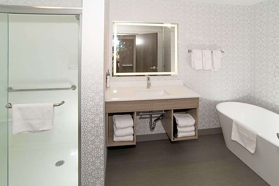 Holiday Inn Express And Suites Moose Jaw By IHG