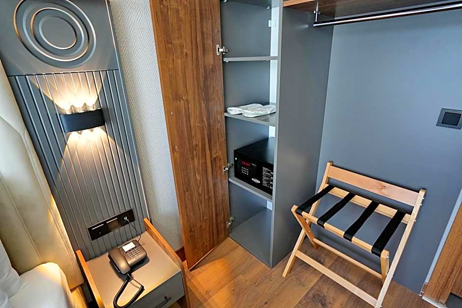 Shelton Airport Hotel