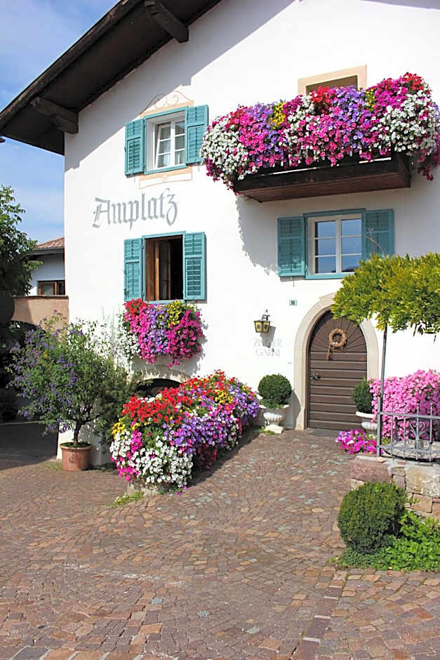 Amplatz 1523 - B&B and Suites