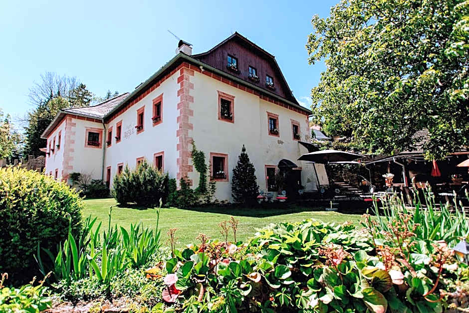 Resla Residence I, II, & Wellness