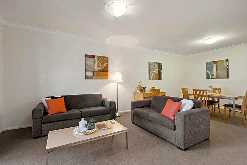 2BDR 1BTH 1PRK - Northbridge Magic