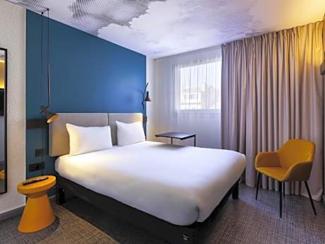 Standard Room with one double and one single bed