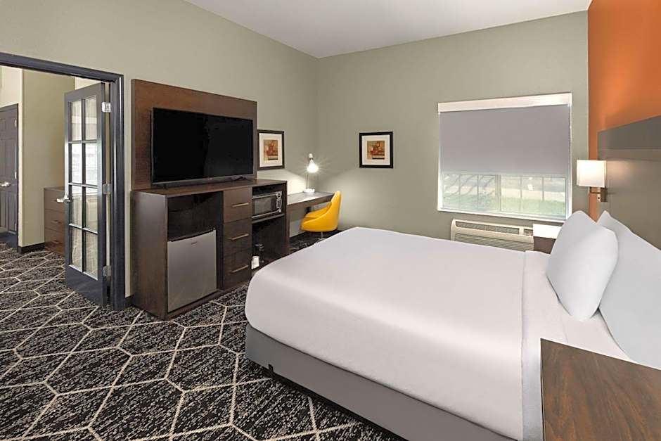 La Quinta Inn & Suites by Wyndham Olathe