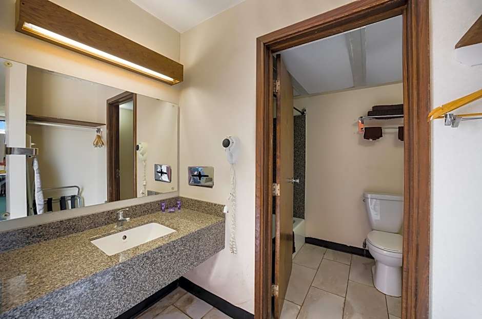 Travelodge by Wyndham Oakley