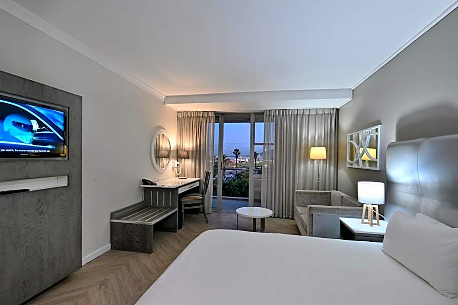 Lagoon Beach Hotel & Spa