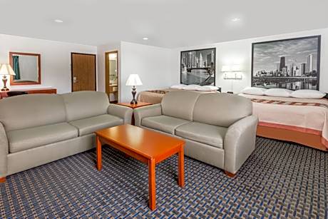 Deluxe King Suite - Non-Smoking