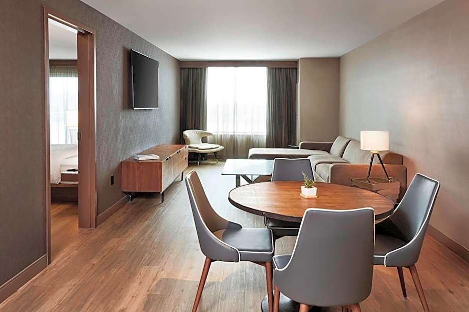 AC Hotel by Marriott Cincinnati at The Banks