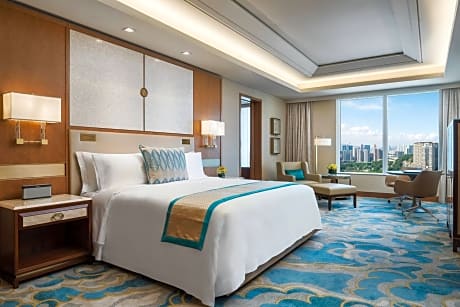 Grand Deluxe Room, Larger Guest room, 1 King
