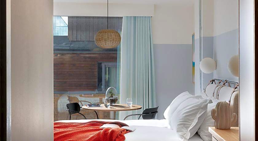 Bermonds Locke, Tower Bridge 