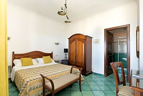 Deluxe Double Room with Balcony and Sea View