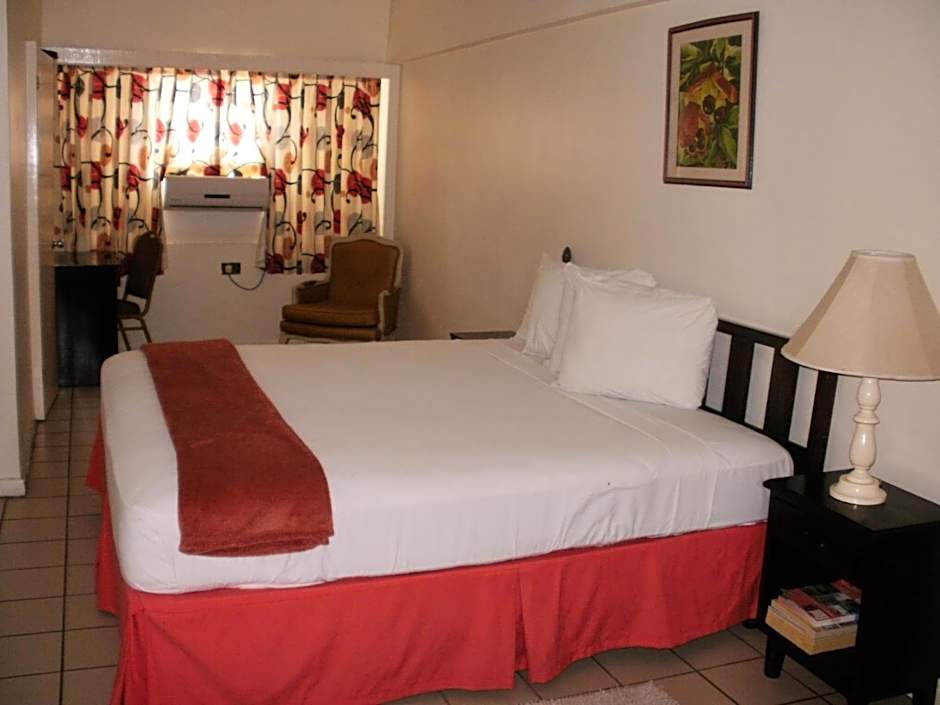 Pineapple Court Hotel