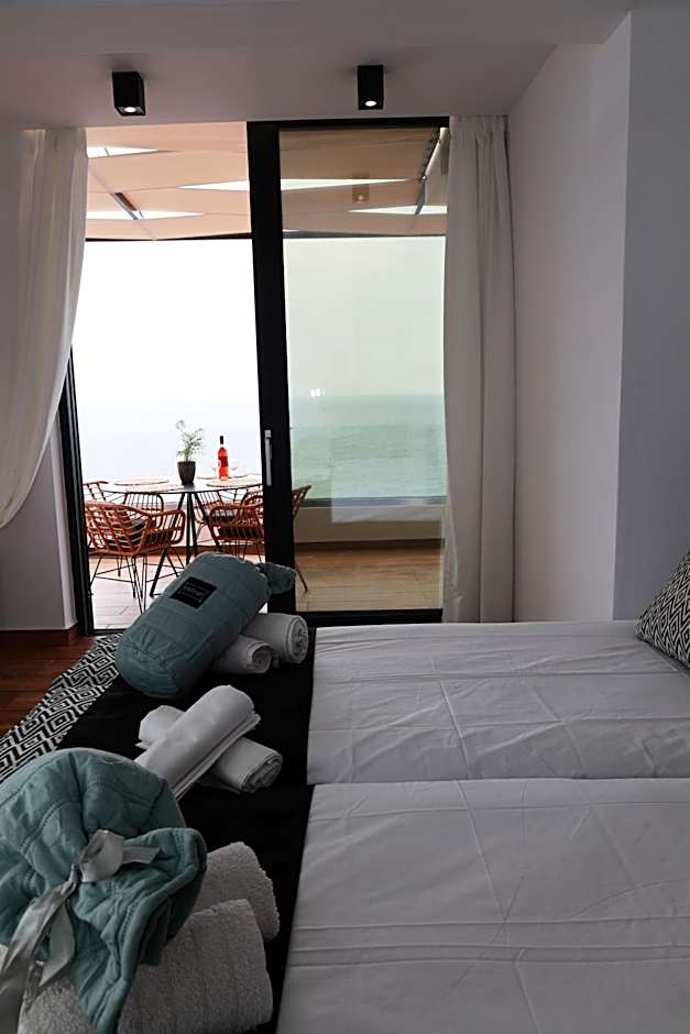 Paris-Irini Studios And Apartments