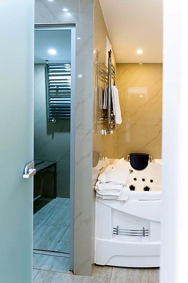 Hotel Christina Plus