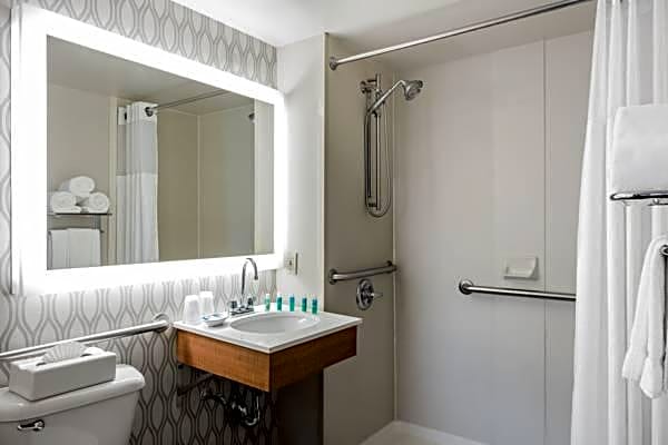 Holiday Inn Express Brooklyn, an IHG Hotel