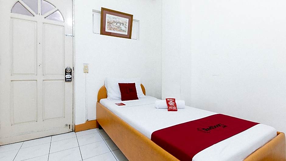 RedDoorz @ El Cuarto SRP Talisay