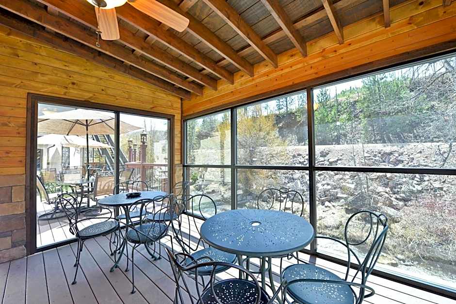 Super 8 by Wyndham Deadwood/Black Hills Area