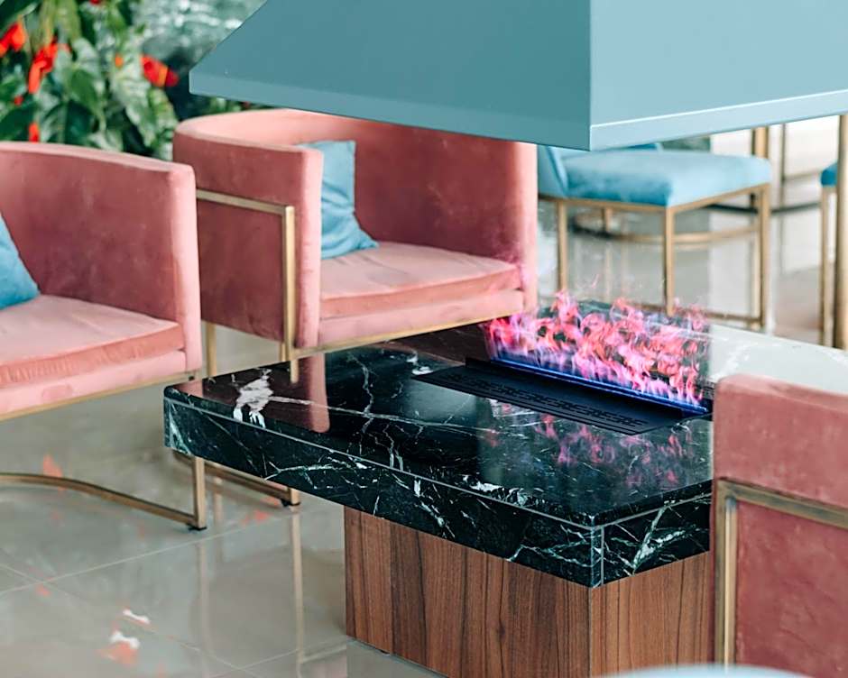 AKROTHEA suites & lounge