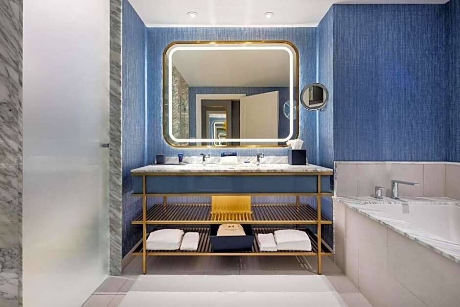 Fontainebleau Las Vegas - MICHELIN Key Award Hotel