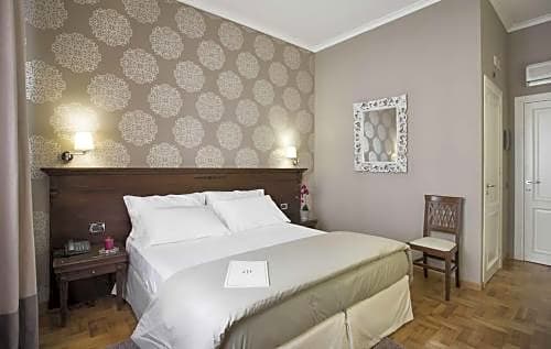Smart Hotel Gallery House