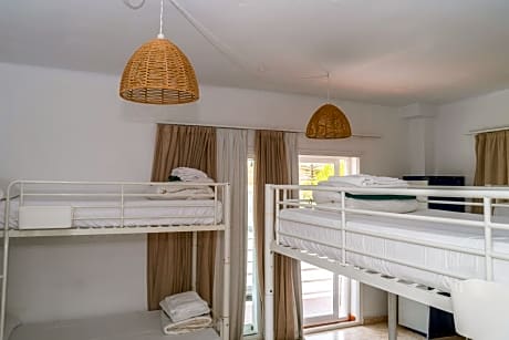 Bed in 6-Bed Female Dormitory Room (only adults)