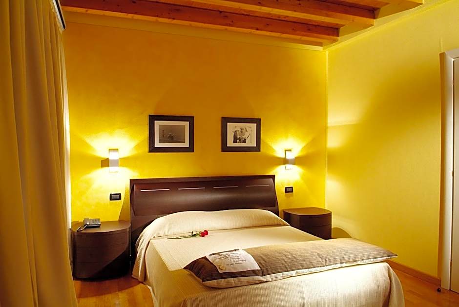 Hotel Fontana Santa