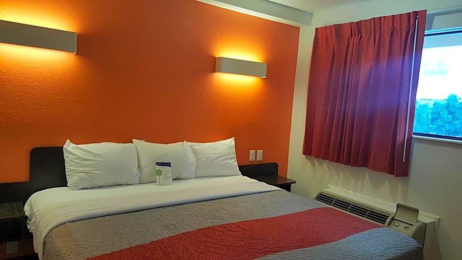 Motel 6-Columbus, OH - OSU