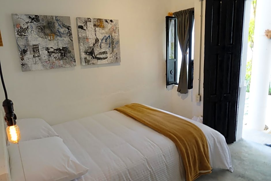La Tozi Hotel