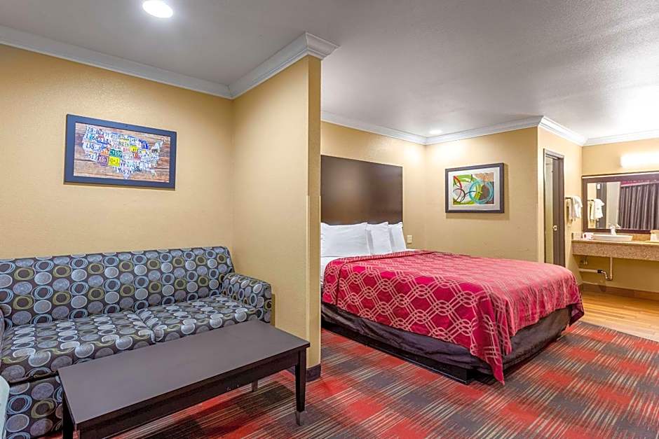 Econo Lodge Inn & Suites Escondido