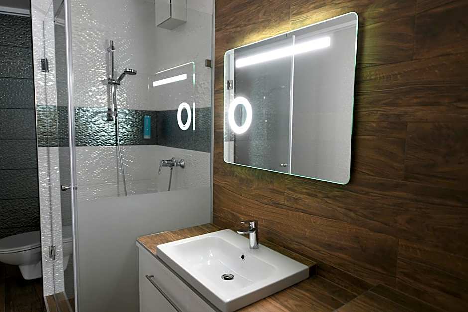 Jade Hotel-Ezüsthíd Hotel