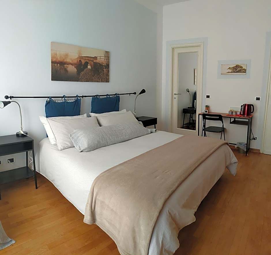 Foto 1 de 2 de Double Room with Private Bathroom
