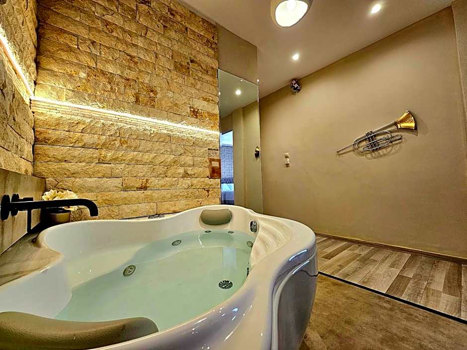 Golden City Center Suites