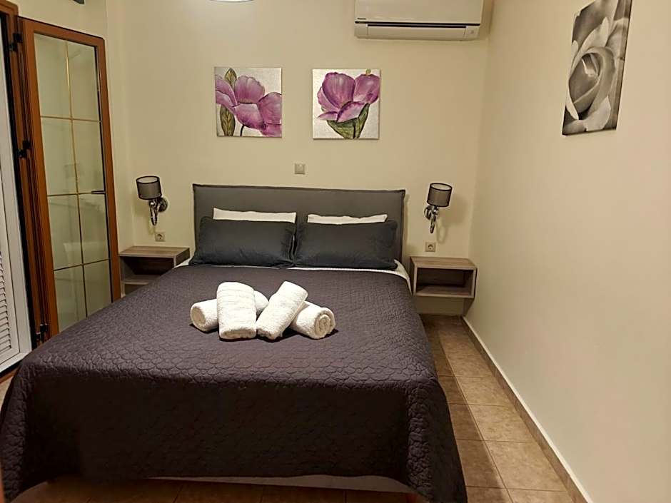 Helen's Studios & Apartments