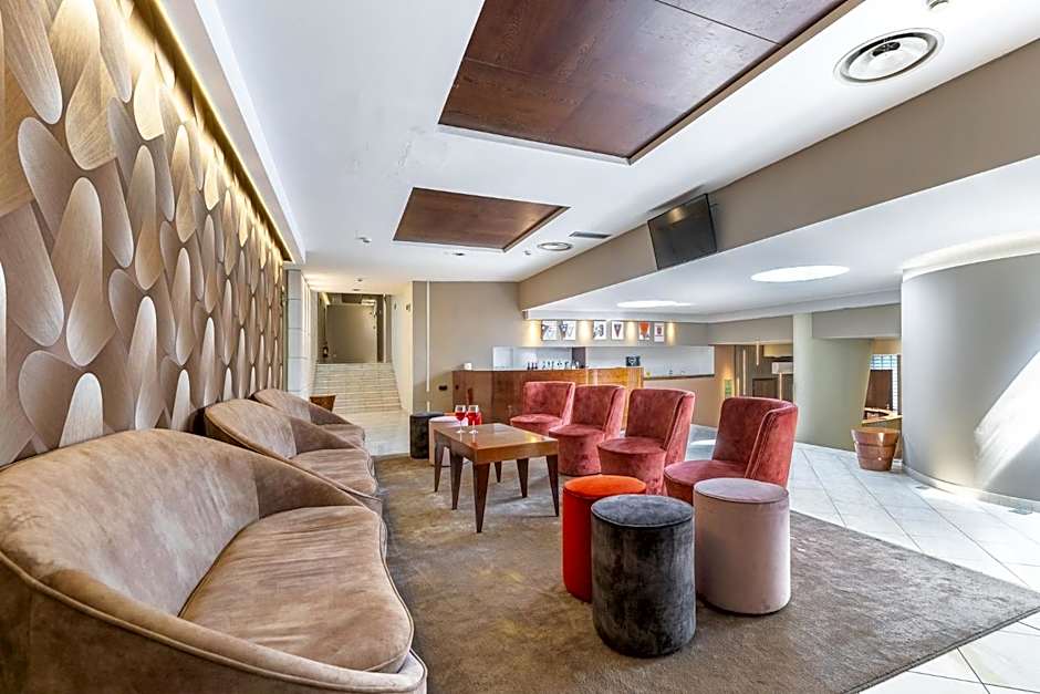 Aston Hotel