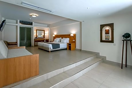Suite with Shared Pool