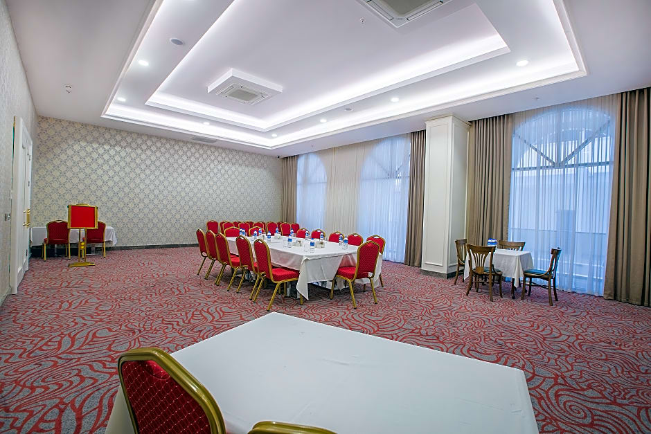 J'Adore Deluxe Hotel & Spa