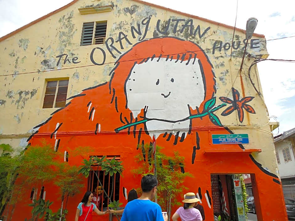 Cozy Riverside Hotel