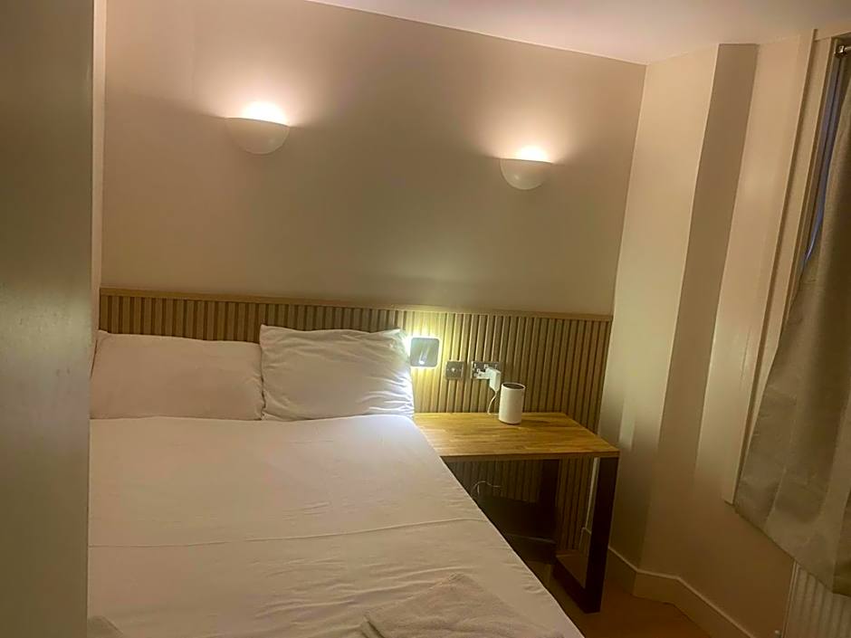 Exhibition Court Hotel 4