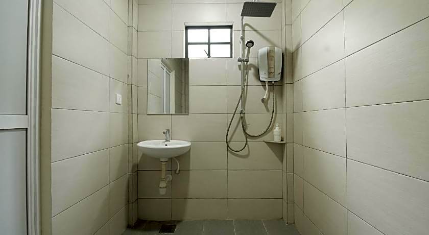 M S Hotel, Tengku Kelana KTM Klang